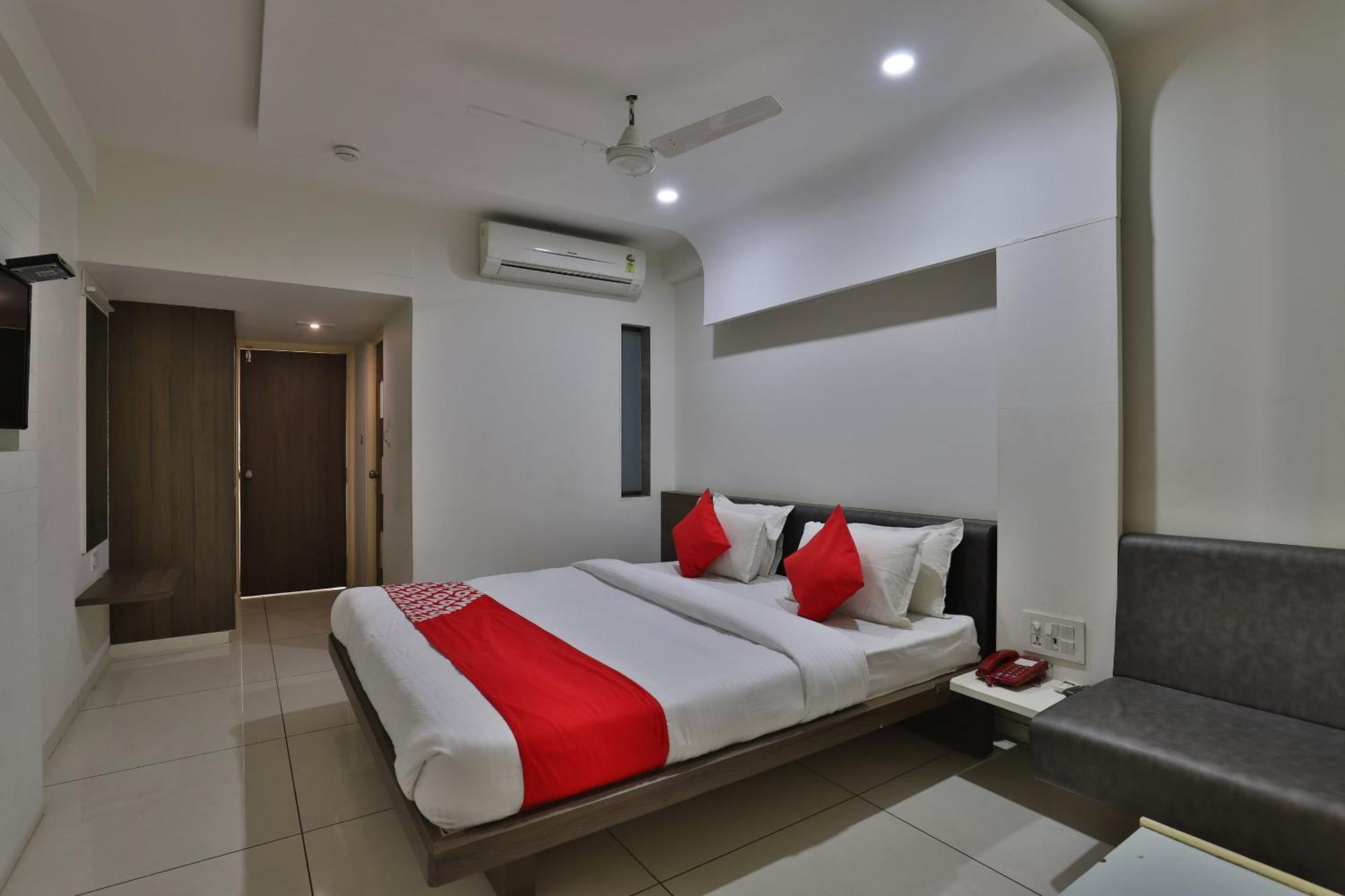 Hotel Collection O Panchsheel Vadodara Exterior foto
